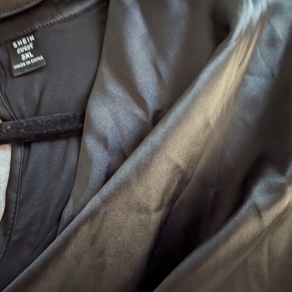 Sheen curve black 2XL shiny drape front top - Picture 5 of 5